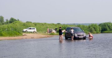 Парковка на грунтовой дороге вводоохранной зоне